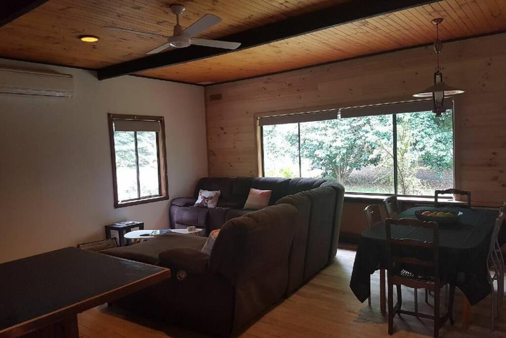 Вілла Jindi Hills Retreat Jindivick Екстер'єр фото